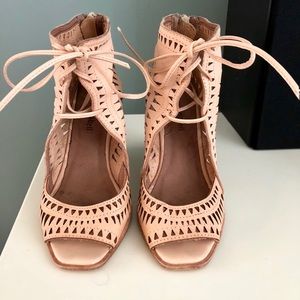 Jeffrey Campbell Rodillo